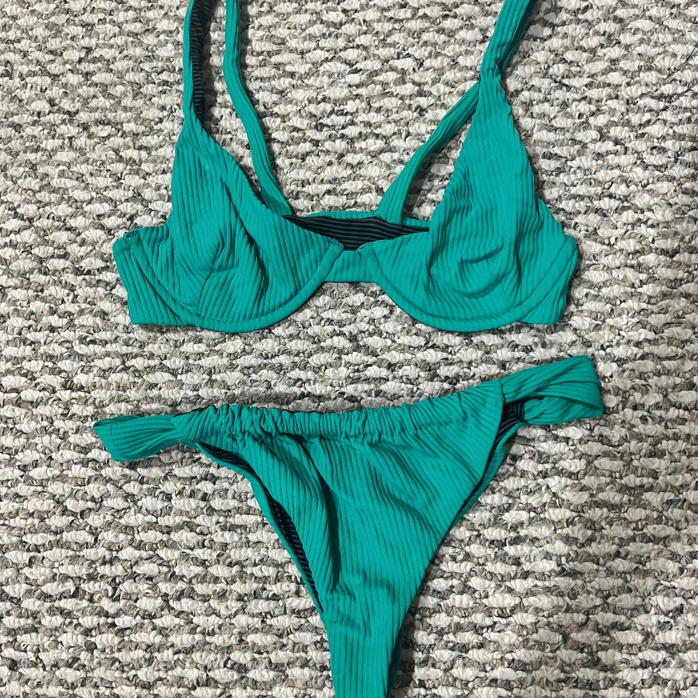 Acacia swimwear ribbed pine Levi bottom and Genova top size Small